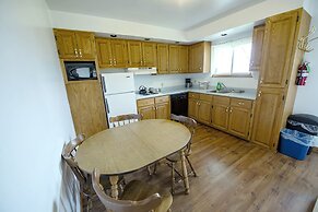 Sea Breeze Cottages And Motel