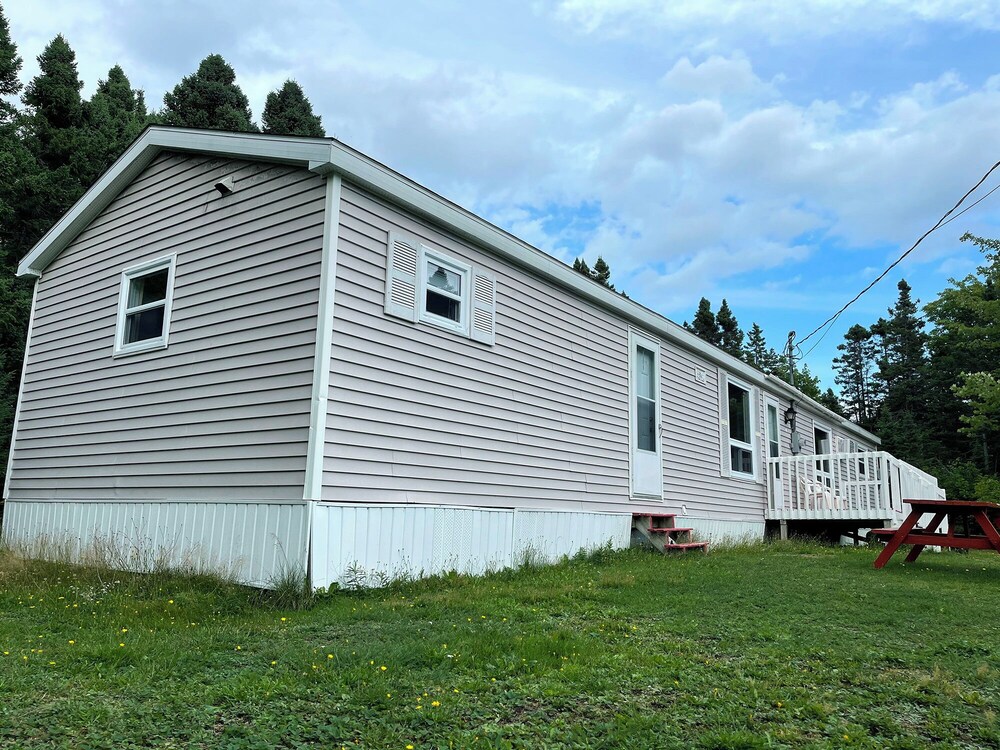 Sea Breeze Cottages And Motel