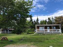 Sea Breeze Cottages And Motel