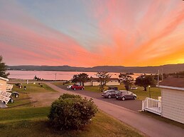 Sea Breeze Cottages And Motel