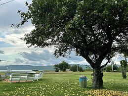 Sea Breeze Cottages And Motel