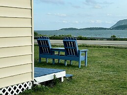 Sea Breeze Cottages And Motel