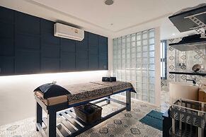 Tropical Sea View Suite B608 at Citygate