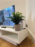 City Centre 1 Bed Sleeps 4 H5