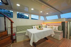 Tarsu Yacht Hotel