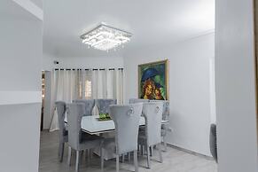 8BR Penthouse Jacuzzi, Pool Table & Terrace