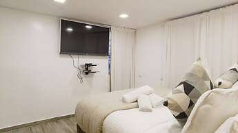 8BR Penthouse Jacuzzi, Pool Table & Terrace
