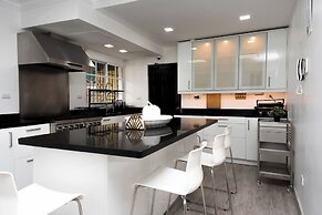 8BR Penthouse Jacuzzi, Pool Table & Terrace