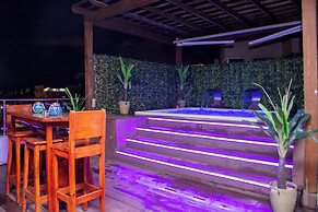 8BR Penthouse Jacuzzi, Pool Table & Terrace