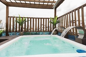 8BR Penthouse Jacuzzi, Pool Table & Terrace
