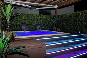 8BR Penthouse Jacuzzi, Pool Table & Terrace