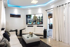 8BR Penthouse Jacuzzi, Pool Table & Terrace