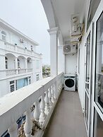 Amy Apartment Hue