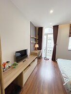 Amy Apartment Hue