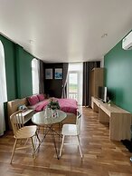 Amy Apartment Hue