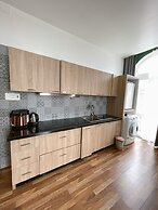 Amy Apartment Hue