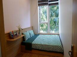 Amy Apartment Hue