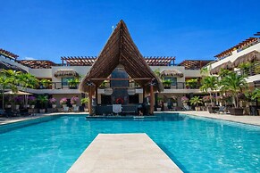Aldea Thai Oceanview Penthouses