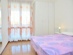 Spacious Flat With Fireplace Terrace
