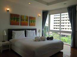 6-18 - 3 Bdr Spacious Penthouse With Shared Pool