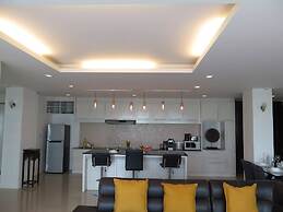 6-18 - 3 Bdr Spacious Penthouse With Shared Pool