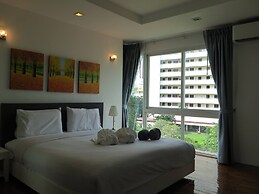 6-18 - 3 Bdr Spacious Penthouse With Shared Pool