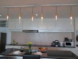 6-18 - 3 Bdr Spacious Penthouse With Shared Pool