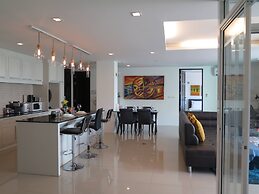 6-18 - 3 Bdr Spacious Penthouse With Shared Pool