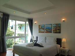 6-18 - 3 Bdr Spacious Penthouse With Shared Pool