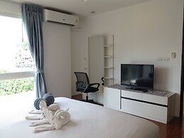 6-18 - 3 Bdr Spacious Penthouse With Shared Pool