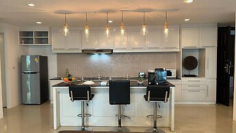 6-18 - 3 Bdr Spacious Penthouse With Shared Pool