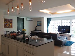 6-18 - 3 Bdr Spacious Penthouse With Shared Pool