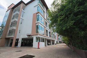 6-18 - 3 Bdr Spacious Penthouse With Shared Pool