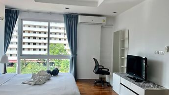 6-18 - 3 Bdr Spacious Penthouse With Shared Pool