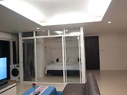 6-18 - 3 Bdr Spacious Penthouse With Shared Pool