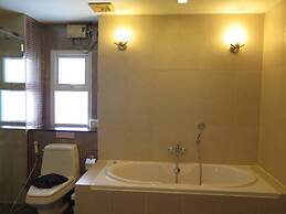 6-18 - 3 Bdr Spacious Penthouse With Shared Pool
