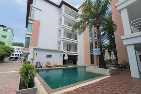 6-18 - 3 Bdr Spacious Penthouse With Shared Pool