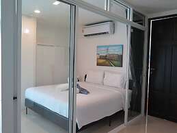 6-18 - 3 Bdr Spacious Penthouse With Shared Pool