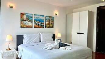 6-18 - 3 Bdr Spacious Penthouse With Shared Pool