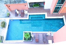 6-18 - 3 Bdr Spacious Penthouse With Shared Pool