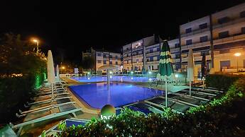 Lovely Flat Overlooking the Pool