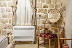 Ana Talia House