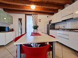 Charming Flat With Swimming Pool