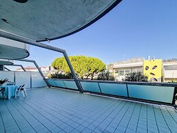 Modern Beachside Flat-beahost