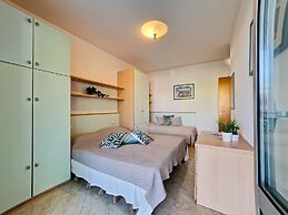 Modern Beachside Flat-beahost