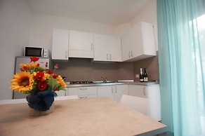 Charming Flat for up to 6 Guests Near the Beach