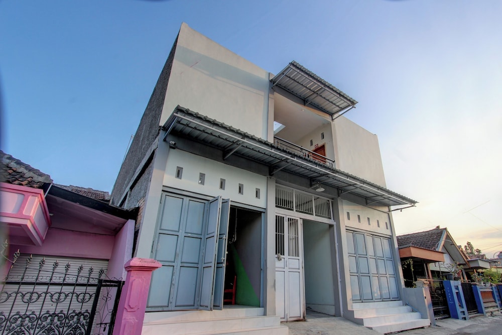 Hotel O Galih Kost 1 Syariah