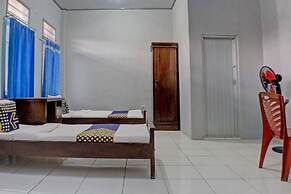 SPOT ON 92834 Wisma Dira Tiara Syariah