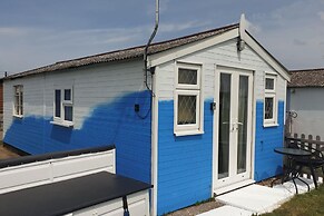 1 Bed Chalet - Sleeps 4 - Pets, Parking, Wifi