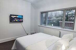 House - Sleeps 6 - Parking - Garden